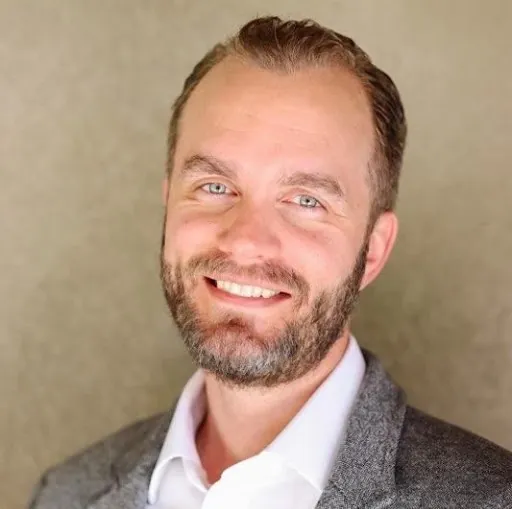 Charles Riggs Headshot